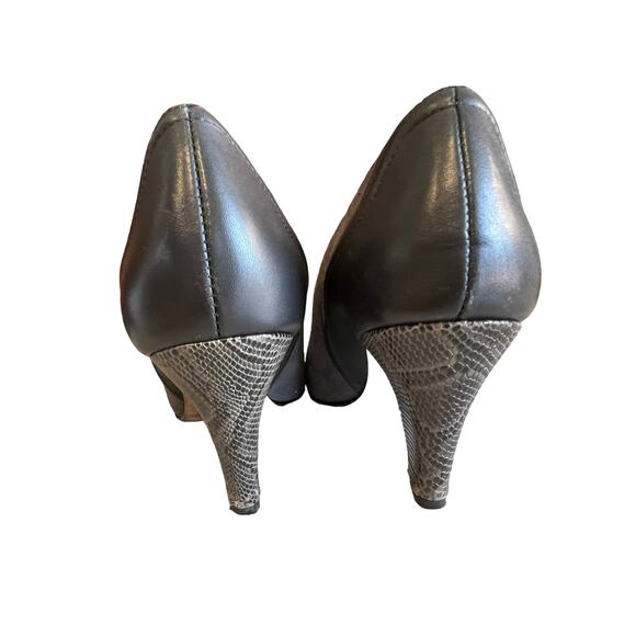 Donald J Pliner Gray Suede Heeled Low Pointed Toe Booties 9 - Picture 4 of 10